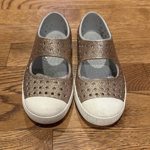 Native juniper metallic bling. Size 11 EUC